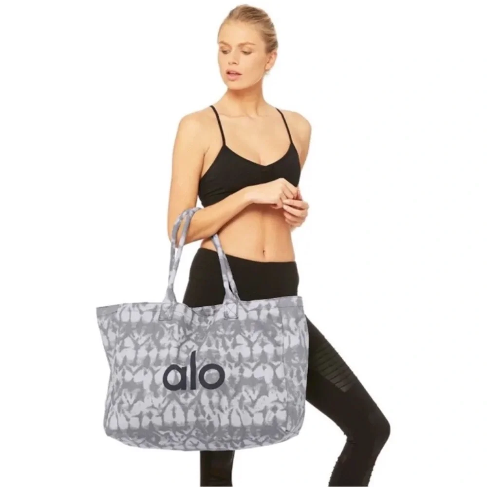 ALO Yoga Tie Dye Tote Bag XL BNWT - Picture 2 of 4